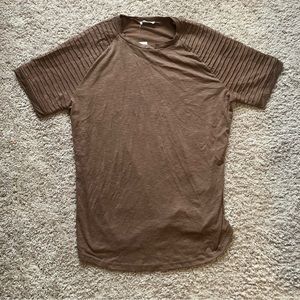 Coofandy top with pleated sleeve detail taupe brown size L crew neck